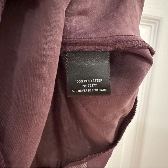 Vera Wang Sleeveless Satin Chiffon Asymmetrical Hem V Neck Top Purple sz Small - Picture 8 of 8